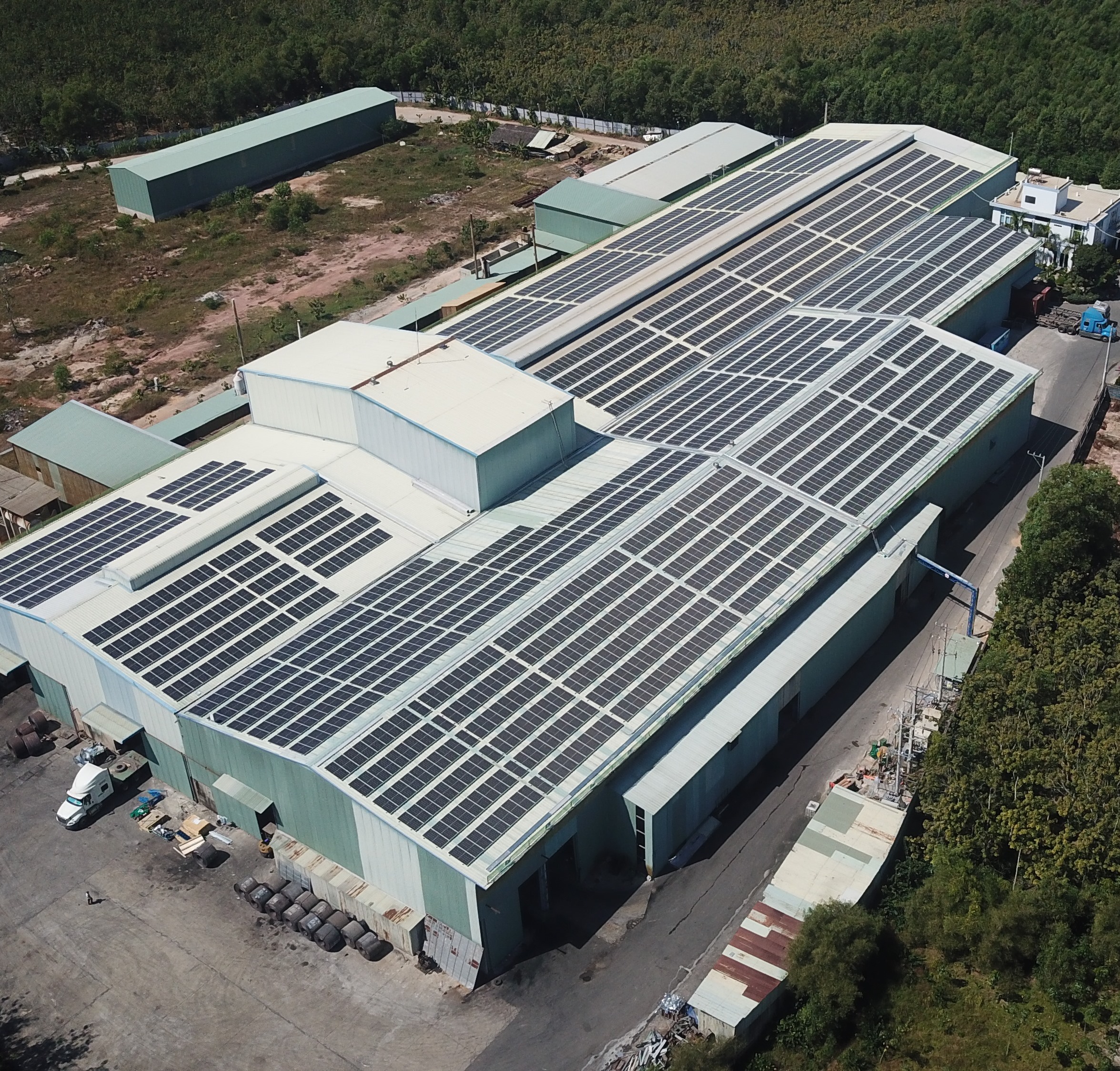 EGE Đầu tư điện mặt trời trên mái nhà máy